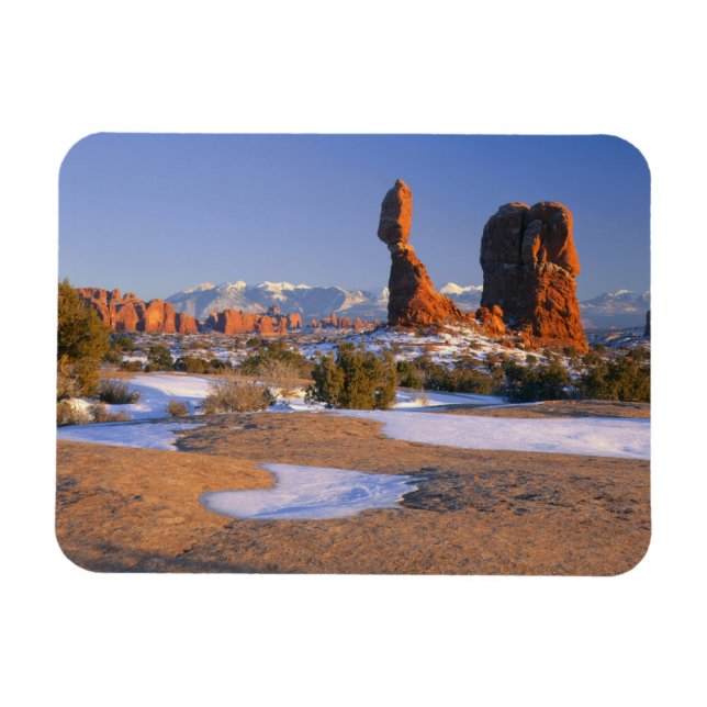 ARCHES NATIONAL PARK, UTAH. USA. Balanced Rock Magnet (Horizontal)