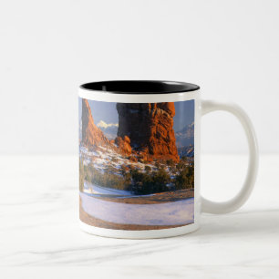 ARCHES NATIONAL PARK, UTAH. USA. Balanced Rock Zweifarbige Tasse