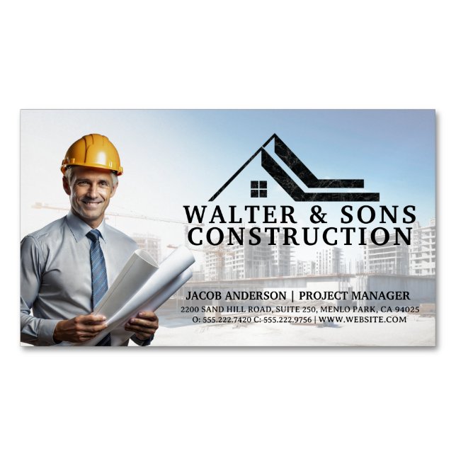 Architekt Holding Blueprints | Baustelle Magnetische Visitenkarte (Vorderseite)
