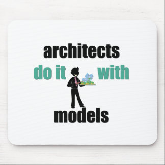 Architekten tun es mit Modellen Mousepad