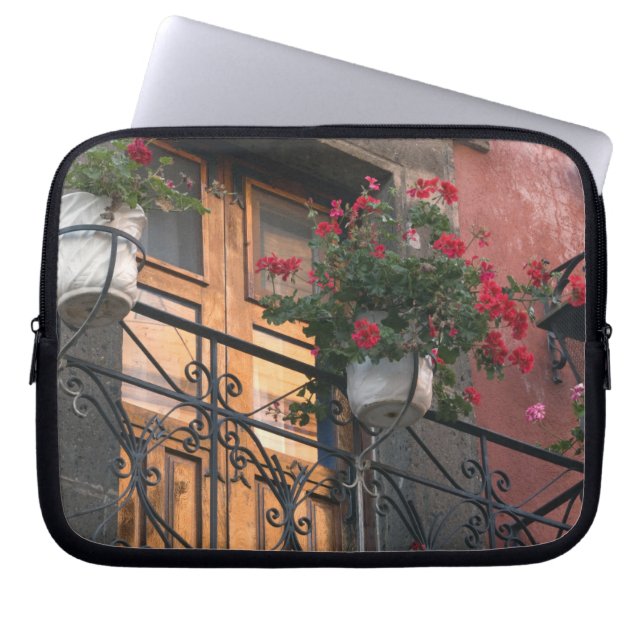 Architektur auf den Straßen von San Miguel de Laptopschutzhülle (Vorderseite)