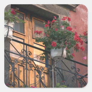 Architektur in den Straßen von San Miguel de Quadratischer Aufkleber