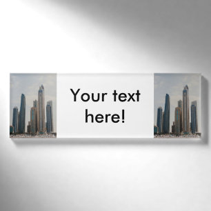 Architektur von Dubai Marina Namenschild
