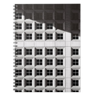 ARCHITEKTURELLE FOTOGRAFIE DES WEISSEN GEBÄUDE NOTIZBLOCK