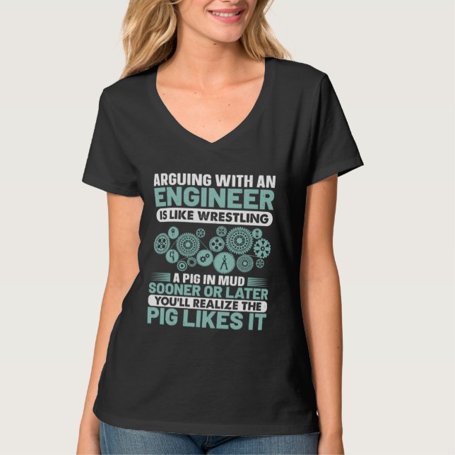 Arguing With An Engineer Is Like Wrestling A Pig I T-Shirt (Vorderseite)