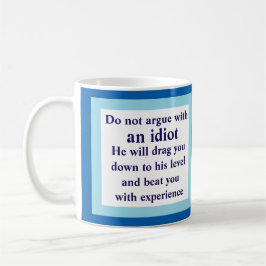argumentieren Sie nicht mit einem Idioten, er Kaffeetasse
