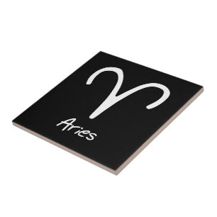 Aries Zodiac Sign auf schwarzem Hintergrund Fliese