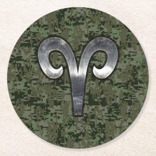 Aries Zodiac Sign auf Woodland Green Digital Camou Runder Pappuntersetzer