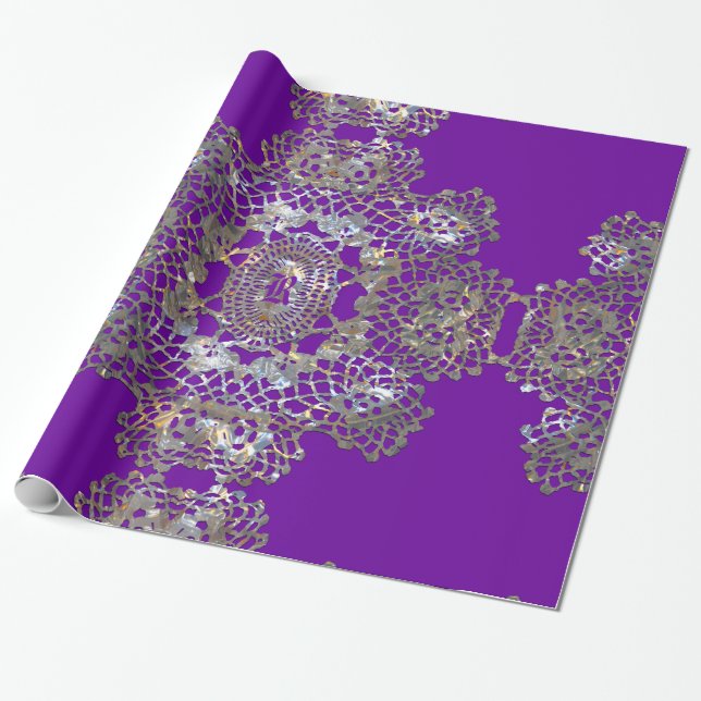 Aristokratisches Monogramm lila Geschenkpapier (Ungerollt)