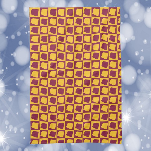 Arizona Geometric Maroon and Gold Pattern Geschirrtuch (A kitchen towel with a maroon and gold pattern featuring the US state of Arizona)
