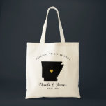 Arkansas Karte Hochzeitsszenierung Begrüßung Beute Tragetasche<br><div class="desc">Hochzeitswochenende Begrüßungsgeschenktasche für Gäste aus der Stadt, um Ihre Hochzeit mit dem Bild von Arkansas, mit goldenem Herzen. Fülle die Tasche mit deinen Lieblingsgoodies.</div>