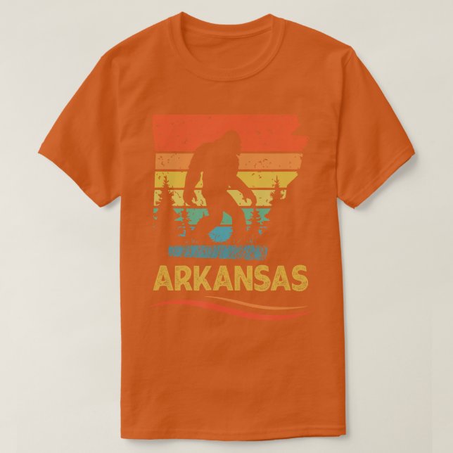 Arkansas mit einem Bigfoot T-Shirt (Design vorne)