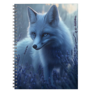 Arktischer Fox auf dem Lavendelfeld bei der Dämmer Notizblock