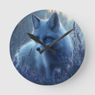 Arktischer Fox auf dem Lavendelfeld bei der Dämmer Runde Wanduhr