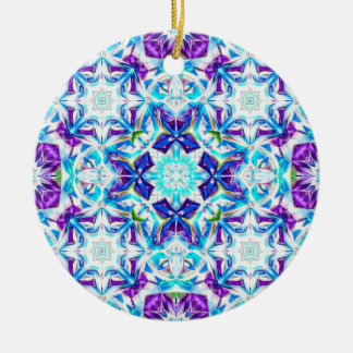 Arktisches Prisma — Farbige Schneeflocken-Mandala Keramik Ornament