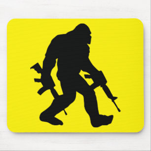 Armed Bigfoot Sasquatch 2. Änderungsantrag 2A # Mousepad