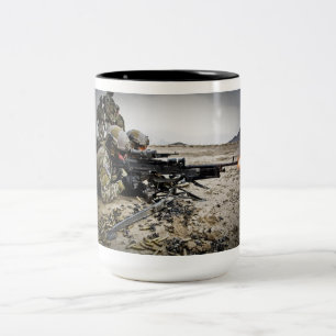 Armeeangehörige führen den Weg - Zwei-Tone-Tasse Zweifarbige Tasse