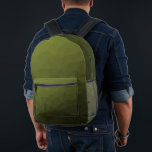 Army green Gradient Geometric Mesh Pattern Bedruckter Rucksack<br><div class="desc">Rucksack mit dem schwarzgrünen geometrischen Mesh-Muster. Coole Mode Accessoires Tasche für jeden. Army grünes Dreieck geometrisches Netz mit Licht bis dunkel ombre Farbverlauf Design.</div>