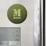 Army Green Oliven geometric mesh muster Monogram Magnet<br><div class="desc">Monogram Personalisieren Sie Geschenk für ihn mit Ihrem eigenen Initial und Namen. Army grüne Oliven Gefälle geometrische Mesh Muster. Army grüne Gefälle geometrische Maschenmuster dreiecke ombre. Army green dunkelolivhue für Soldatengeschirr, Camouflage. Es imitiert natürliche militärische Landschaften, Widerstandskraft, Ausdauer, Widerstandskraft. Erdige Untertöne verbinden sich mit der Natur, Erdung. Symbolisiert militärisches Vermächtnis,...</div>