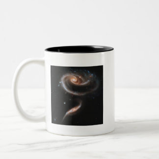Arp 273 für Lefties. Zweifarbige Tasse