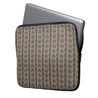 Art Deco Bögen in Champagner auf warmer Holzkohle Laptopschutzhülle