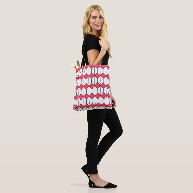 Art Deco Diamonds und Hexagons Tasche (Am Model)