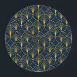 Art Deco Elegante: Fanmotive Große Wanduhr<br><div class="desc">Vintages elegantes Art-Déco-Design mit nahtlosen Mustern und goldenen Motiven in der Fächerform auf dunkelblauem Hintergrund. Geometrische abstrakte Textur Vintage Muster. Bewundern Sie den amerikanischen Stil mit dieser komplexen Abbildung. Vintage Eleganz im amerikanischen Stil. Deko, Muster, nahtlos, Kreis, Motiv, Palm, Fan, Golden, Blatt, Hintergrund, geometrisch, Gold, Illustration, Blumen, Textur, Luxus, Linie,...</div>