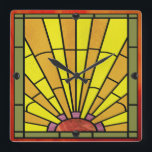 Art Deco: Festes Glas 3 Quadratische Wanduhr<br><div class="desc">10, 75" x 10, 75" Acrylwandtüte mit einem Art Deco Buntglasbild eines Sonnenaufgangs. Die schwarzen Orbs markieren die 12,  3,  6 und 9 Positionen. Sehen Sie sich die gesamte Roaring 20s Clock-Sammlung im DECOR an. | Uhrenabschnitt.</div>