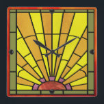 Art Deco: Festes Glas 3 Quadratische Wanduhr<br><div class="desc">10, 75" x 10, 75" Acrylwandtüte mit einem Art Deco Buntglasbild eines Sonnenaufgangs. Die schwarzen Orbs markieren die 12,  3,  6 und 9 Positionen. Sehen Sie sich die gesamte Roaring 20s Clock-Sammlung im DECOR an. | Uhrenabschnitt.</div>