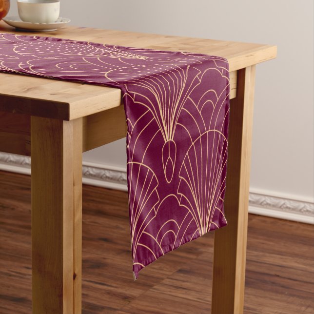 Art Deco pattern with gold geometric fan motifs  Kurzer Tischläufer (Beispiel)