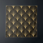 Art Deco: Schwarzes goldenes Muster. Wandteppich<br><div class="desc">Art Deco Muster. Nahtloser Schwarz-Gold Hintergrund. Metallische Muscheln oder Waagen verleihen einen Spitzenschmuck. Minimalistische geometrische Konstruktion. Vintage Linien. Motive aus den 1920-30er Jahren. Luxuriöse Vintage Illustration Schönes Jugendstil - Zeitlose Eleganz! Schöner Jugendstil - Zeitlose Eleganz entfesselt! Kunst, Deko, Hintergrund, Muster, Ziergegenstände, Zwanziger, Illustration, Textur, Dekoration, Vintag, Gold, Schwarz, nahtlos, Blätter,...</div>