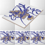Art Nouveau 1905 Fish & Seaweed Frieze Muster Fliese<br><div class="desc">Dieses blaue und weiße Jugendfrieze-Muster eines Fisches und Algen stammt aus einer antiken Publikation aus dem Jahr 1905. Sie können die Farben anpassen.</div>