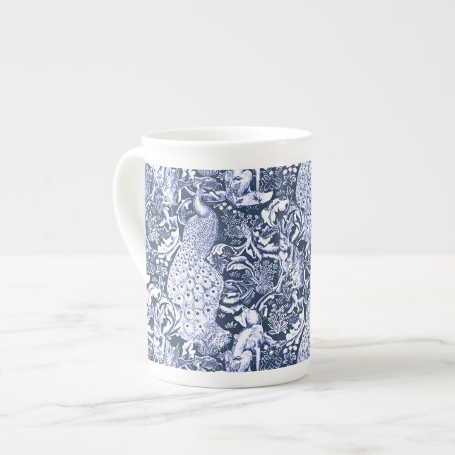 Art Nouveau Peacock Print, Marine und Weiß Prozellantasse (Vorderseite Links)
