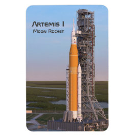 Artemis One Moon Rocket auf Pad Magnet