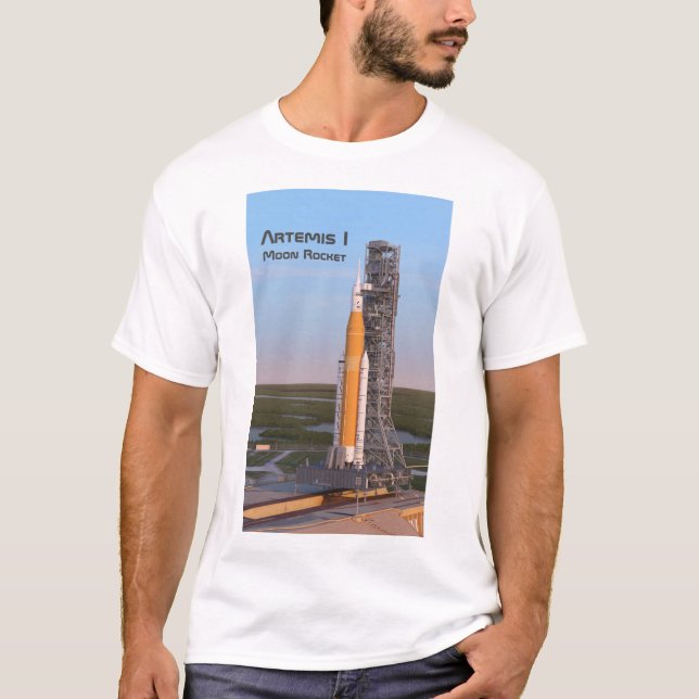 Artemis One Moon Rocket auf Pad T-Shirt (Vorderseite)
