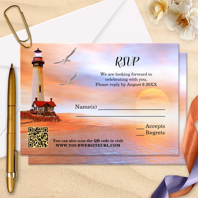 Artistic Beach Lighthouse Wedding RSVP Card Karte (Wedding RSVP card with a painting of a lighthouse at the beach with seagulls at sunset.)