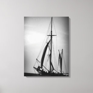Aruba in Schwarz und Weiß segeln (Portrait) Leinwanddruck