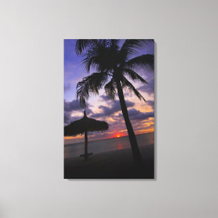 Aruba, Silhouette von Palmen und Palapa Leinwanddruck