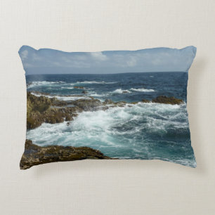 Arubas Felsküste und blauer Ozean Dekokissen