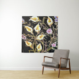 Arum Lily künstlerisches Blumendesign auf schwarz Wandteppich