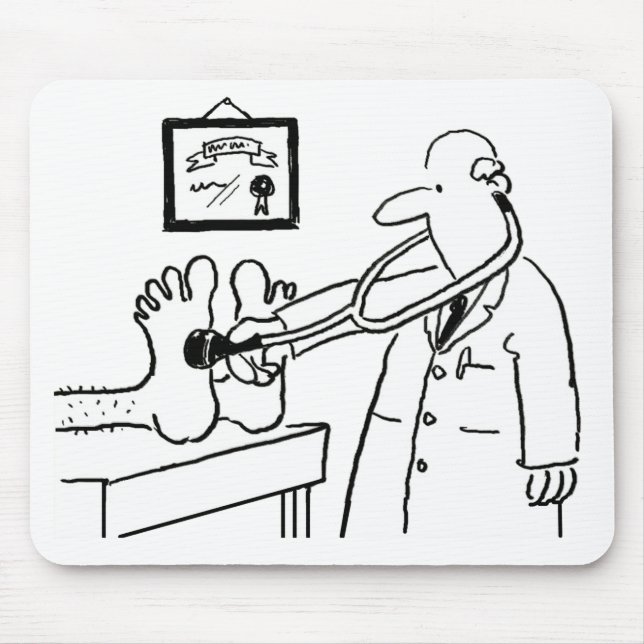 Arzt mit Stethoskop überprüft Füße Mousepad (Vorne)