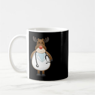 Ärztliche Rentierkrankung mit Stethoskop Kaffeetasse