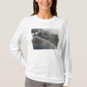 Asche und Dampf fahren fort sich zu türmen T-Shirt