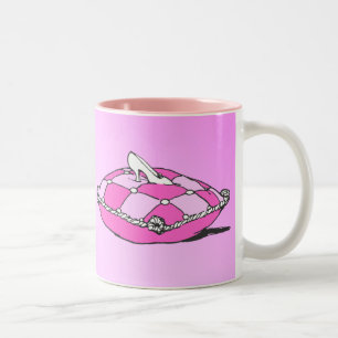 Ascheneintel Schlupfschuh auf rosa Kissen Vintage- Zweifarbige Tasse