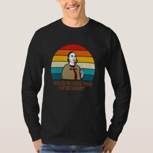Ashley kehrt aus dem Badezimmer Apprel zurück T-Shirt
