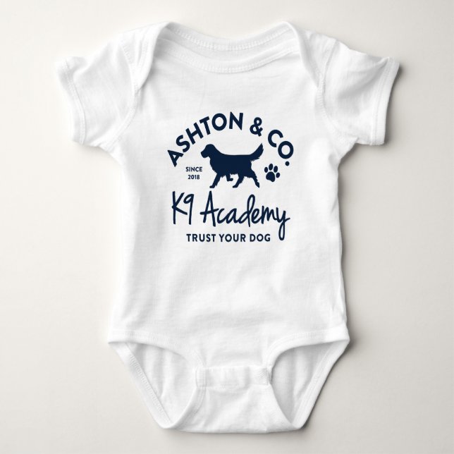 Ashton & Co. K9 Academy Logo Baby Strampler (Vorderseite)