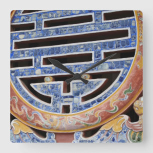 Asia, Vietnam. Decorated window Quadratische Wanduhr