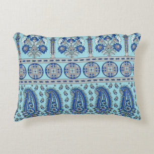 Asian Paisley Border: Traditionelles Design. Dekokissen