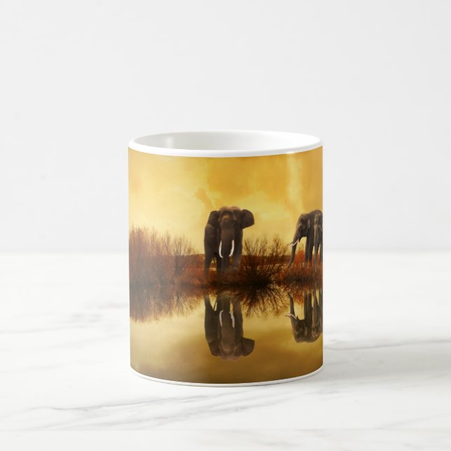 Asiatische Elefanten in Thailand unter einem strah Kaffeetasse (Mittel)