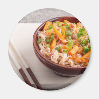 Asiatische Küche mit Reisnudeln und Gemüse Magnet